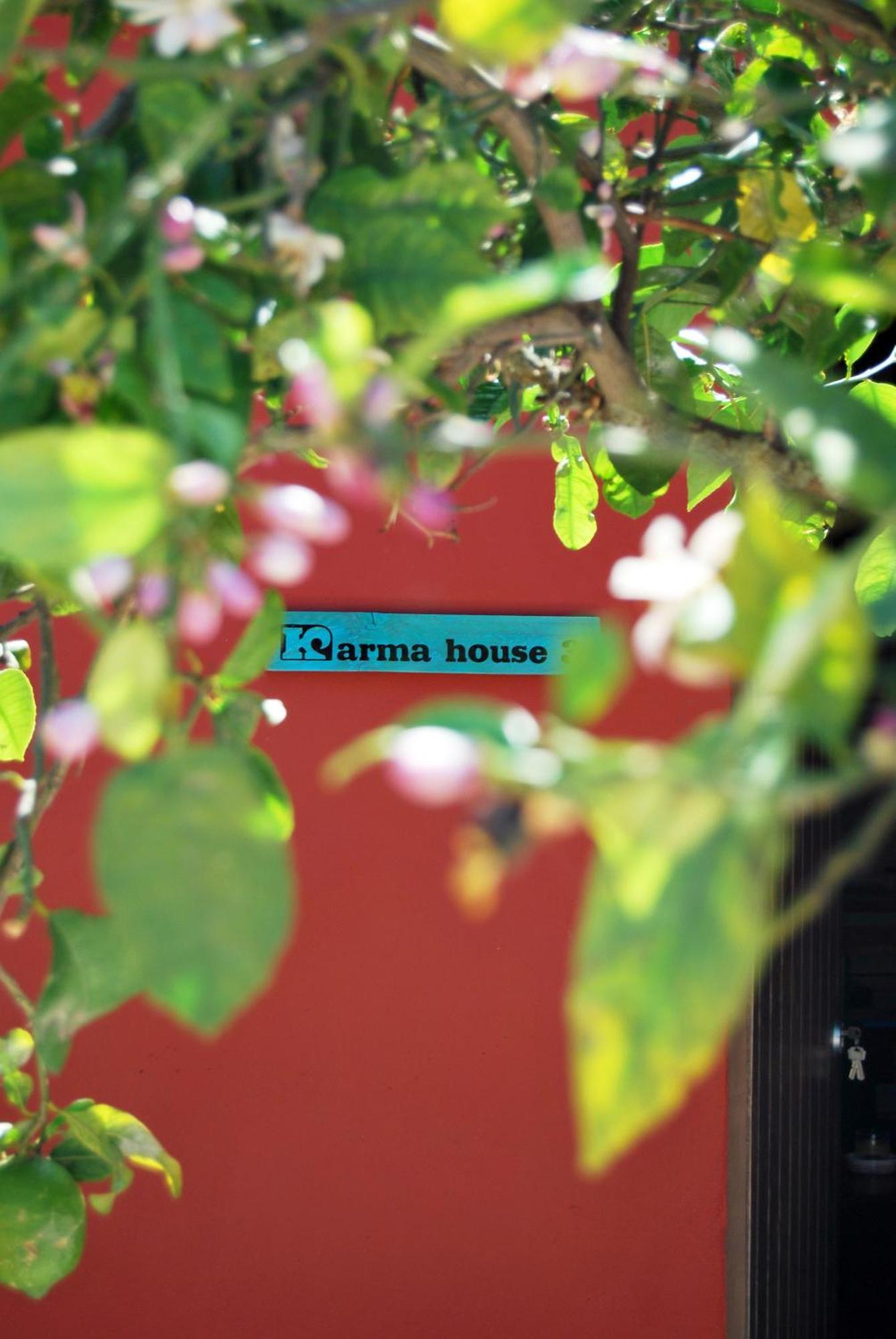Karma House Guest House กาซาเรส ภายนอก รูปภาพ